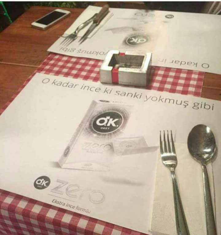 Ne yiyeceğiz gerginliği... Masa da herkes sus pus..