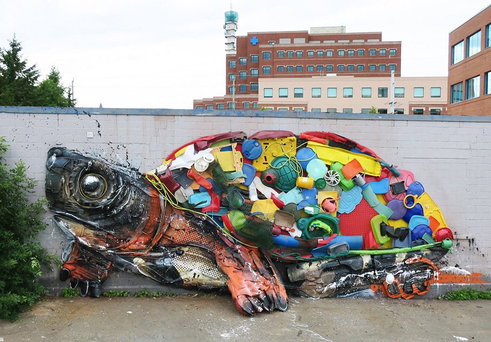 New Split View Trash Sculptures by Bordalo II Combine Wood and Colorful Plastics Into Gigantic Animals thisiscolossal.com/2017/07/new-sp…