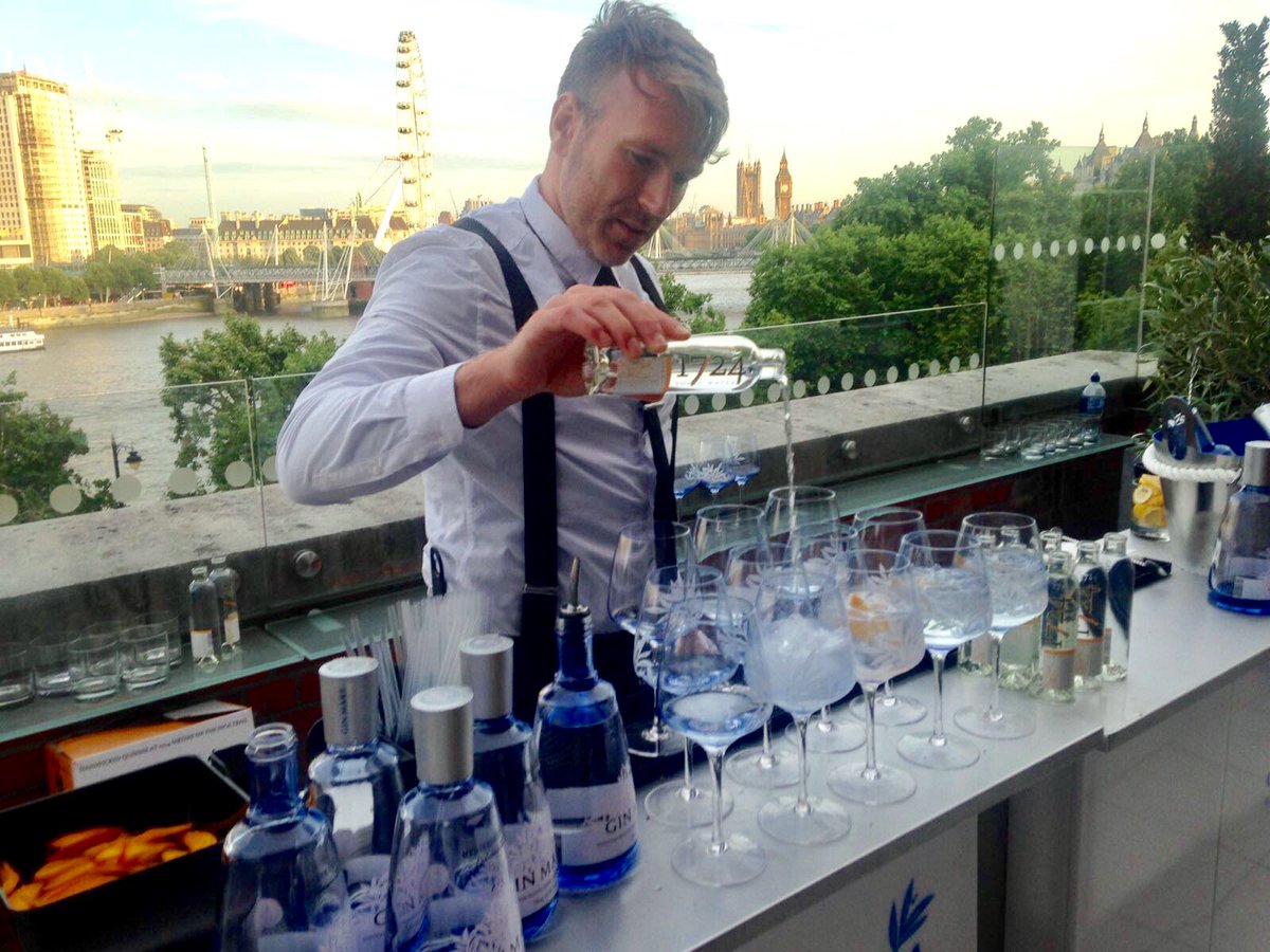 createcocktails's tweet photo. The sun is shining over #London & this evening we are back on the #MedRoofTops serving delicious @ginMare cocktails! #Cheers #Mediterranean https://t.co/YypbKWF57B