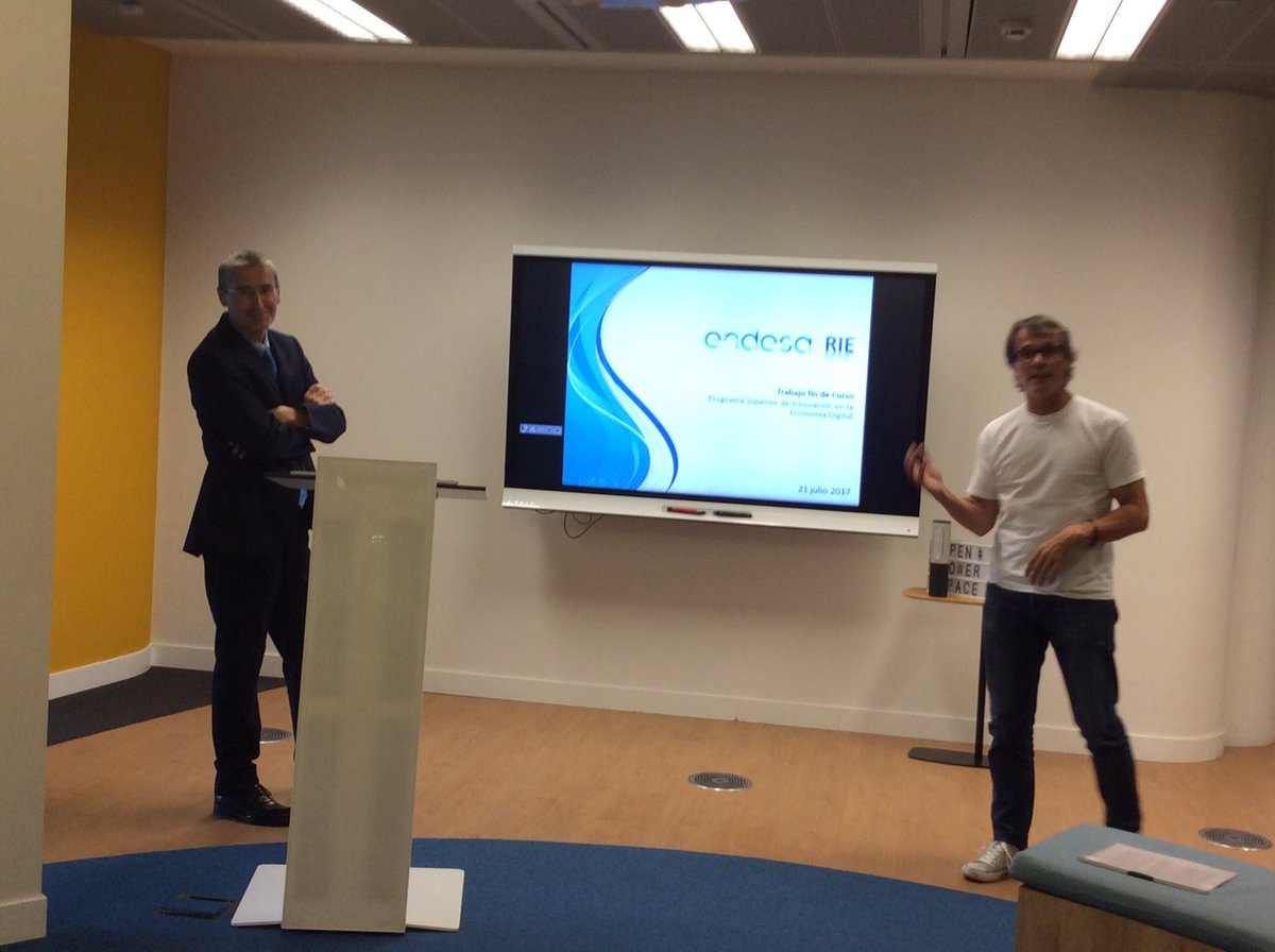 jcampos_tba's tweet photo. Ahora es el turno del equipo de Javier, Eugenio y Martín, alumnos del #psied de @icemd, presentando su propuesta al #EndesaChallenge #in https://t.co/EqDLYUIBbR