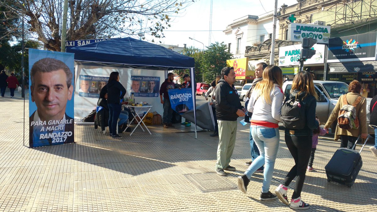 MovPopularEvita's tweet photo. En campaña x #Randazzo2017
#LaMatanza con @RandazzoF @ehcayuqueo https://t.co/ubfWw4OwYL