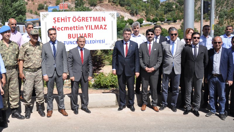 Tunceli´de şehit öğretmen Necmettin Yılmaz´ın ismi bulvara verildi
meb.gov.tr/m/haber/14144/…