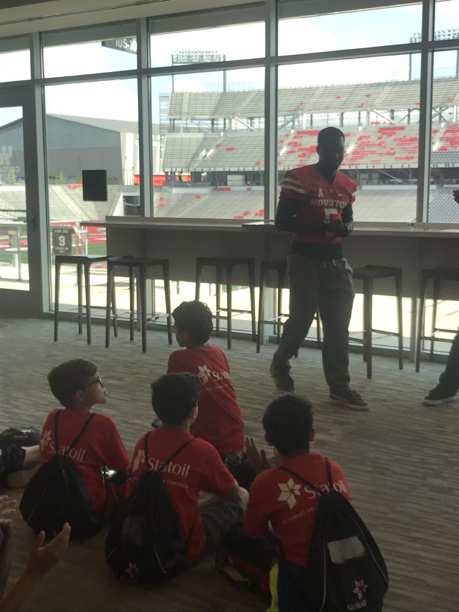 ThisNelly's tweet photo. You see them on Saturdays, but I wish you could see how they live their life Monday - Friday. #Houston #StudentAthlete https://t.co/Rvqhgw6QNy