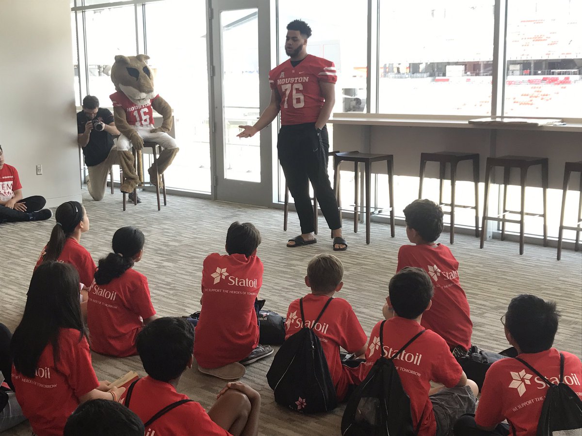 ThisNelly's tweet photo. You see them on Saturdays, but I wish you could see how they live their life Monday - Friday. #Houston #StudentAthlete https://t.co/Rvqhgw6QNy