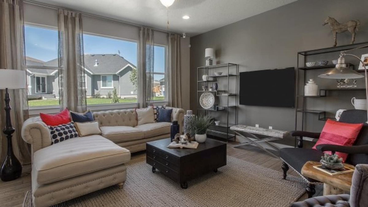 TryHomie's tweet photo. Looking to BUY a 2017 BRAND NEW home? Kitchen, dining, &amp; living areas are open layout and create the heart of the home #tryhomie #savemoney https://t.co/vjf1UN2JSs