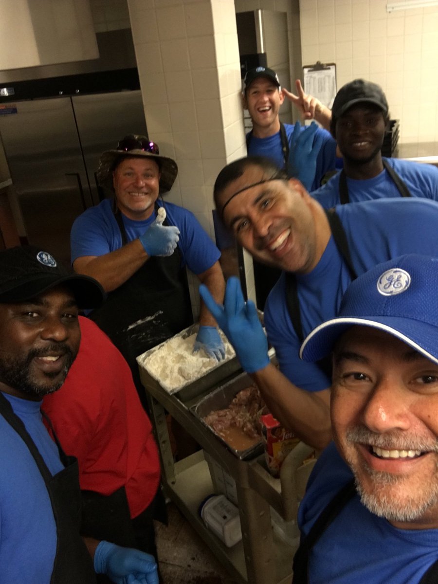 MichaelPatton3's tweet photo. Cooking in the kitchen!!! GE Volunteers in Fort Worth!! @GETRANSPORT @SalvationArmyUS #GECARES https://t.co/6UhuWnDT59