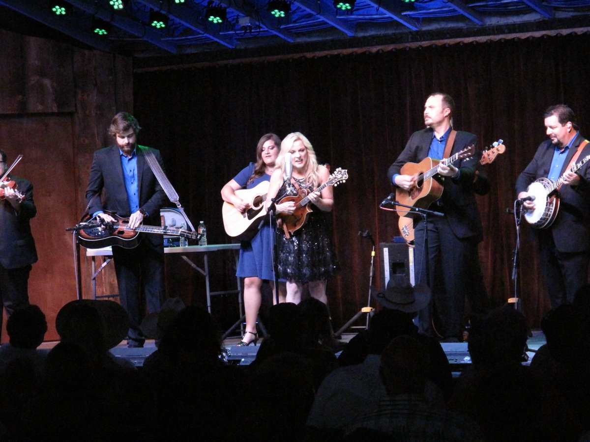 MusicRanchM's tweet photo. What a beautiful night and what a great show from   @RhondaVincent13. Thanks everyone for coming out! #musicinparadise https://t.co/s7h2Ks36C1