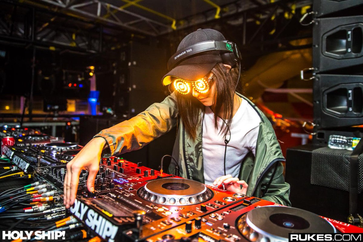 RoyalOakMusic's tweet photo. The space mom herself lands here 10.13  🌀_🌀
@OfficialRezz https://t.co/k3QkNGK22K