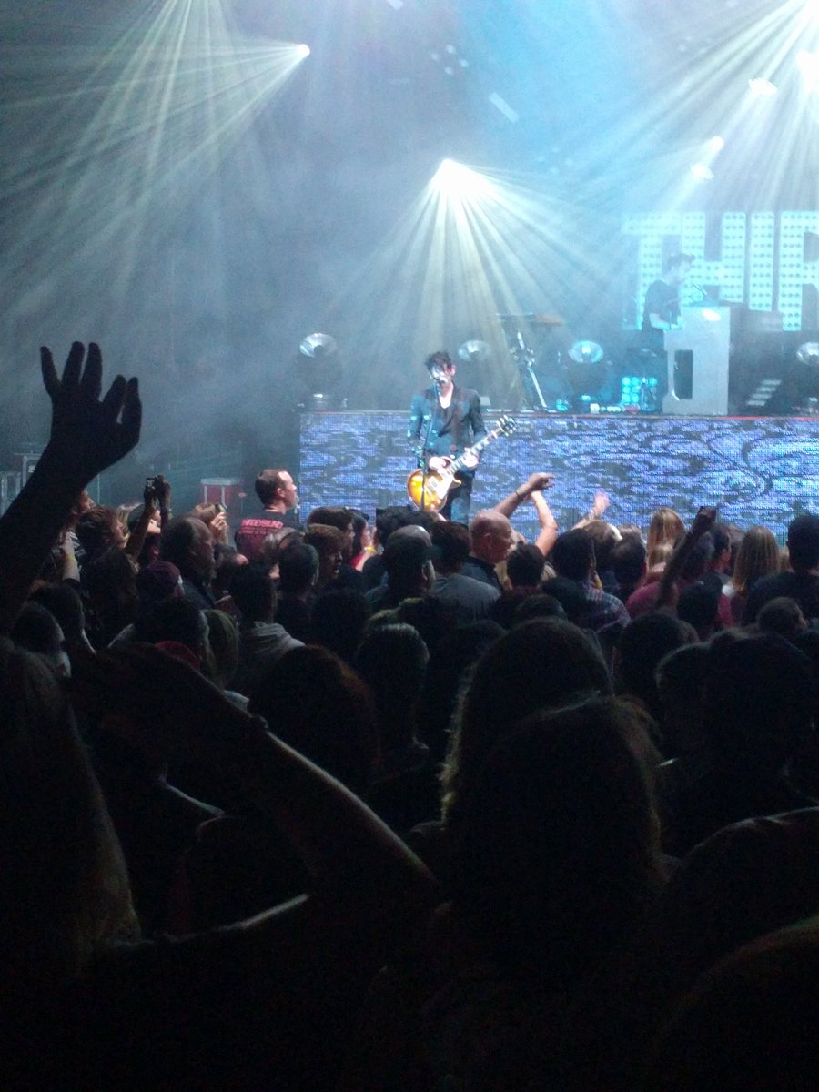 KEPR's tweet photo. @Kryzreid @ThirdEyeBlind you guys rocked @Greek_Theatre last night! Xoxoxo so fun! See you in Vegas😋😋😋 https://t.co/vGhicnkixA