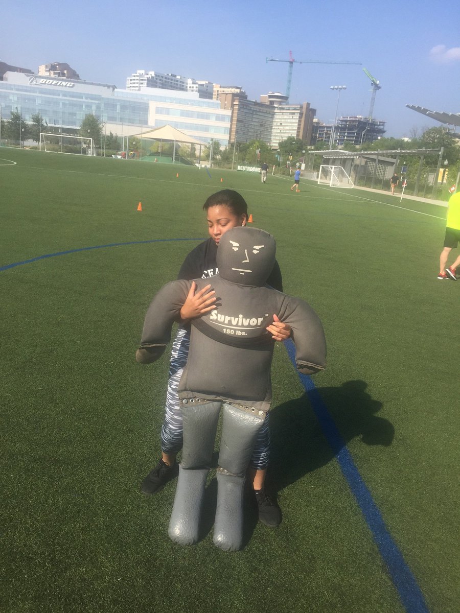 ArlingtonVaPD's tweet image. It may be a hot and hazy day but our police applicants are leaving it all on the field during Physical Ability Test facebook.com/ArlingtonCount…