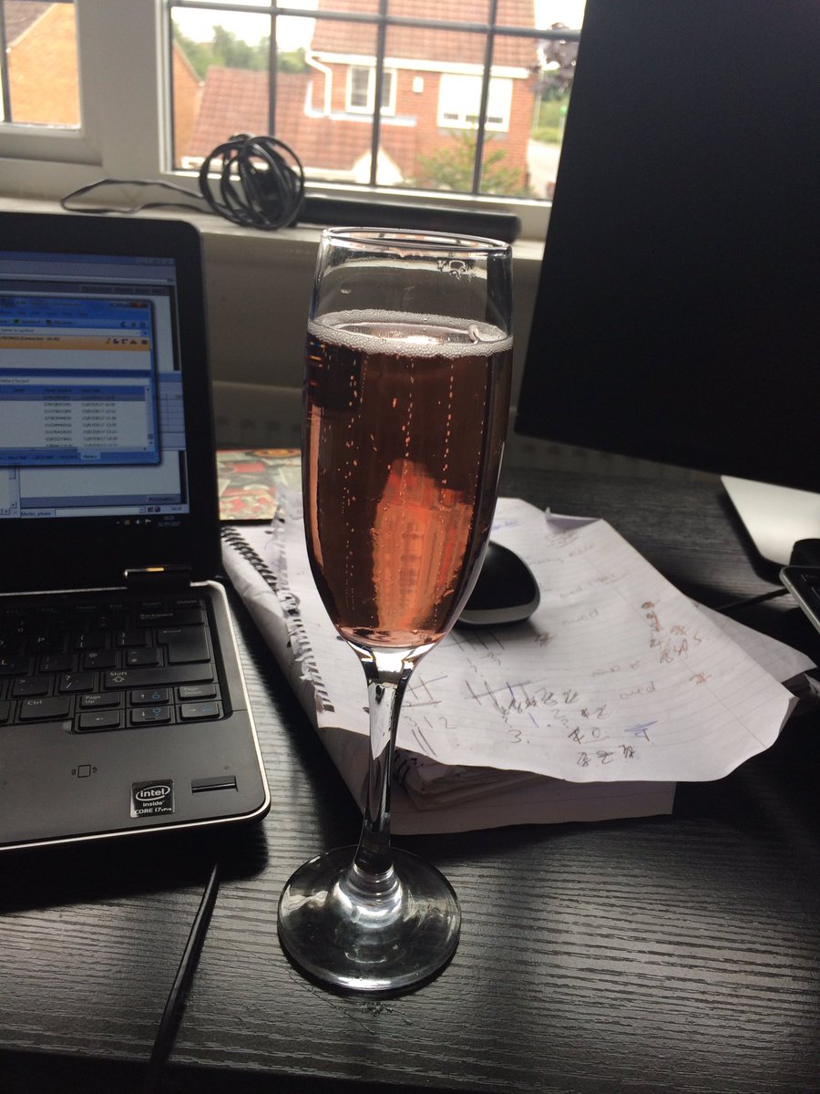 LeanneHarrisPer's tweet photo. Hey ho - it's Friday ππ»#fridayfeeling #yippppeee π https://t.co/O9PnMU2Tpu