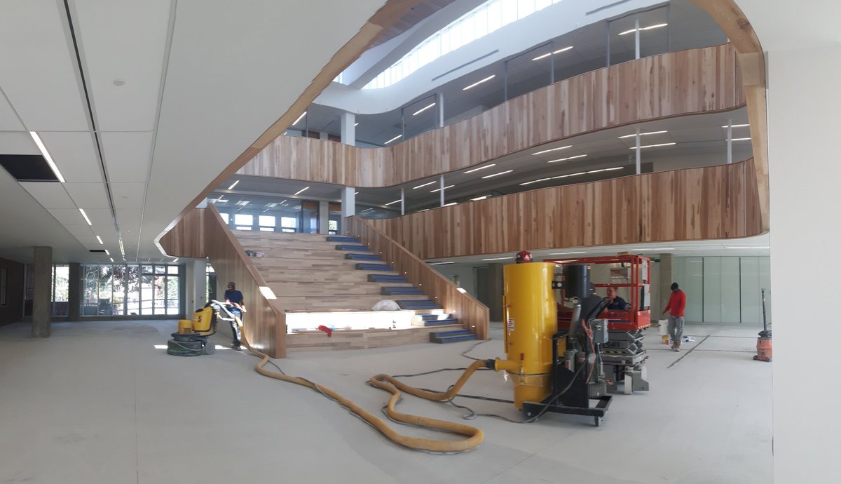 Engineernewmom's tweet photo. Final touches in the atrium @LaurentianU #campusmod #LUsneakpeek https://t.co/Xpw7pzFFg1