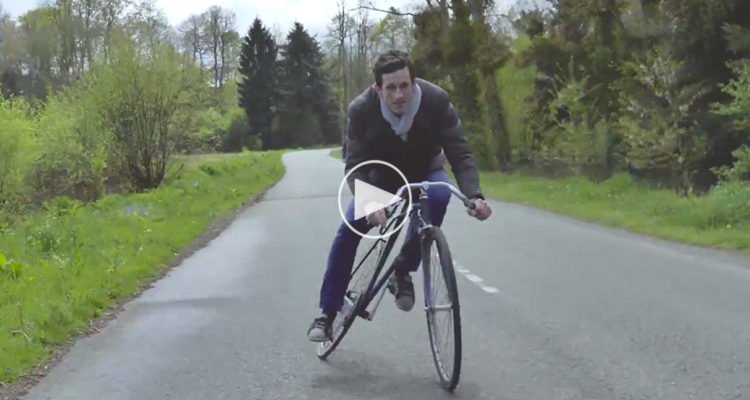 santafixie_FR's tweet photo. Trocadero-fixie: le vélo désarticulé https://t.co/dCwHwJyqMU https://t.co/KUlkp0Iczf
