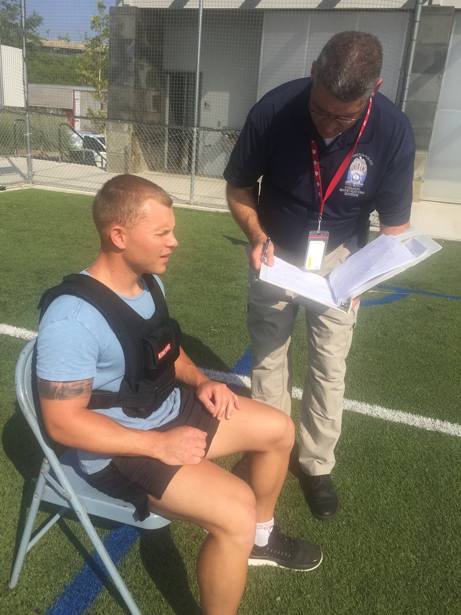 ArlingtonVaPD's tweet image. It may be a hot and hazy day but our police applicants are leaving it all on the field during Physical Ability Test facebook.com/ArlingtonCount…