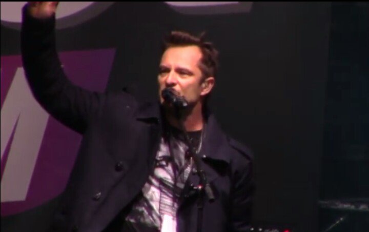 bidauxclaudine's tweet photo. #Concertd'été ce soir @davidhallyday
#porteslesvalence 3em date 👍🌬🎤Bon concert @the_hallys 💣💪🌬🔥🎹🎸😆😉 https://t.co/D8tygqGAFJ