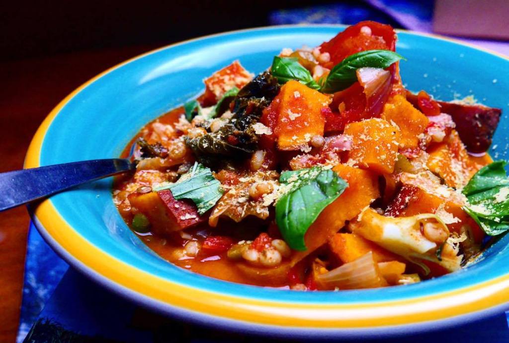 InsideEthical's tweet image. Vegan Bean and Vegetable Paprika Stew insideethical.com/2017/07/21/veg…