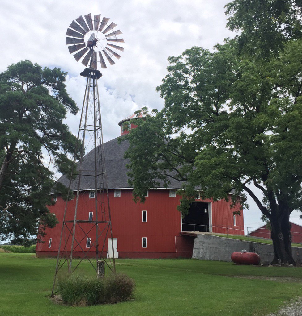 IndianaBarnFND's tweet photo. #BarnstormIndiana Largest round #barn in #Indiana Kingen family farm near Knightstown. An amazing structure! https://t.co/xoySFEEnGA