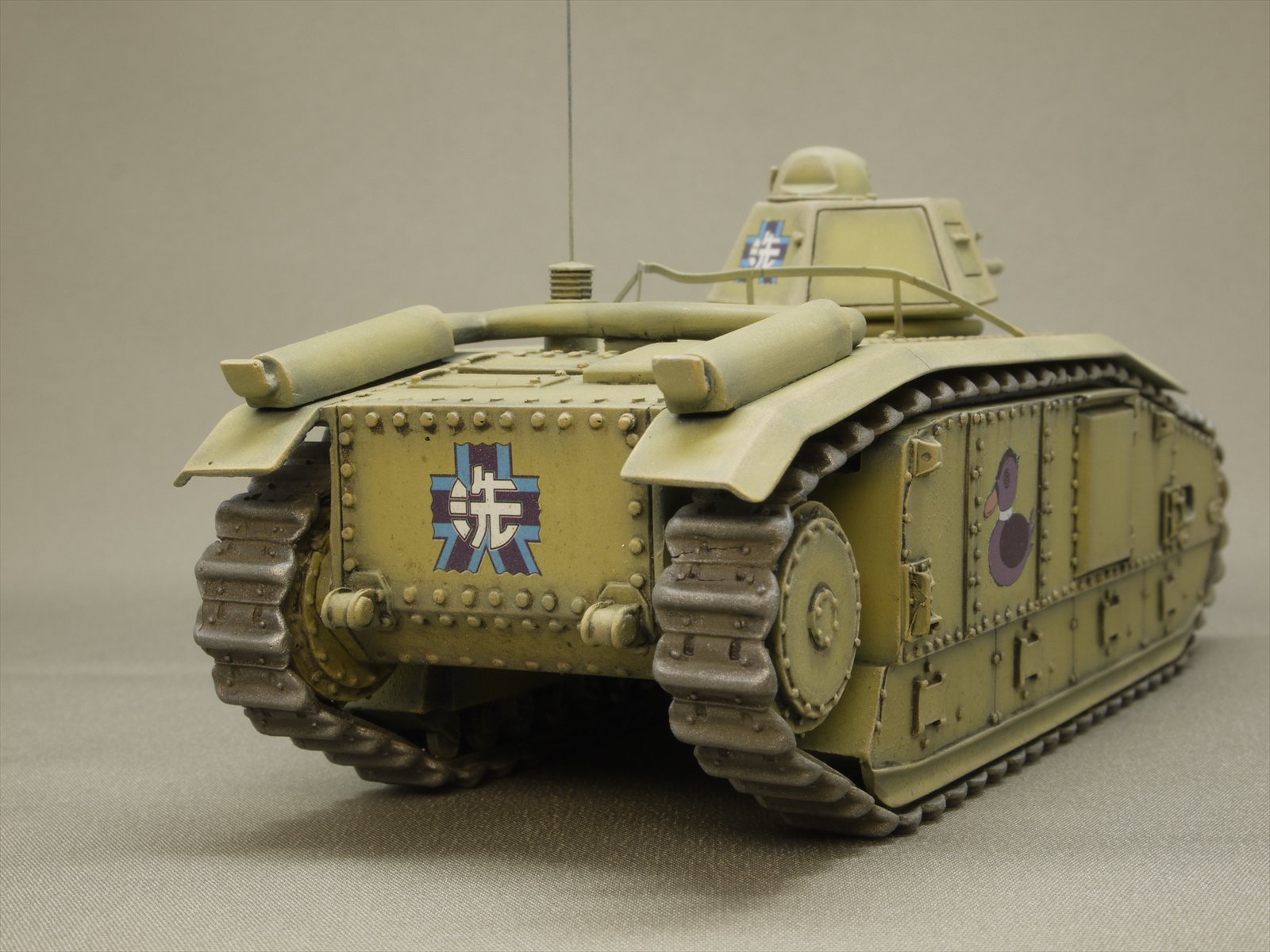 Taka 1 48ルノーb1bis カモさんチーム完成 Gaso Lineのレジンキット3品目の製作です 実際のカモさんとは違うところもあるけれど ヨンパチで作れることが嬉しいです B W塗装はただのグラデになったけど色