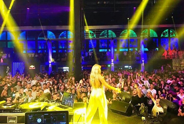 LuanaV_fans's tweet photo. Benzina 🔥🔥🔥 @LuanaVjollca https://t.co/oEhBqve5JM