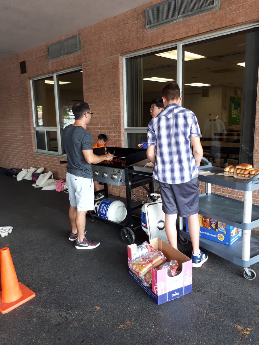 campwonderrocks's tweet photo. Our last day BBQ is a hit! Tons of fun! #2017SLPgecdsb https://t.co/yZ1x5A2wyz