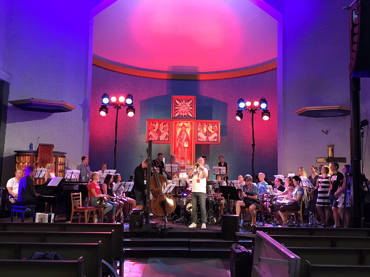 Siste finpuss før morgendagens konsert under <a href="/moldejazz/">Moldejazz</a>. Løp og kjøp! Det her blir kult! #allesnakkerkorps #moldejazz2017