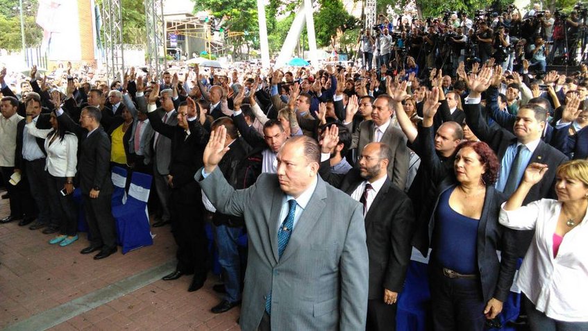 globovision's tweet photo. #Nacionales | Asamblea Nacional designó a los nuevos magistrados del Tribunal Supremo de Justicia
 https://t.co/fyZxKLyncF https://t.co/zJEkBFr8H5