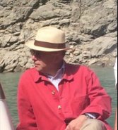 FakesValeurs's tweet photo. ALERTE INFO : #OnePiece obtient son propre émoticone sur Twitter. @BCazeneuve porte plainte : "C'est MON chapeau !" nous a-t-il déclaré. https://t.co/wHKWrQPPeb
