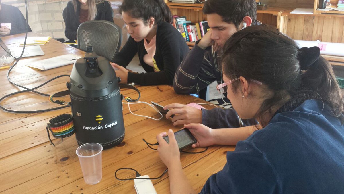 FundaCapital's tweet photo. Jóvenes comparten sus impresiones: "me gustan mucho las historias de #Tonces", "jugaría con #DinDin" #SolucionesDigitales en #Paraguay https://t.co/T6XHzy4By0