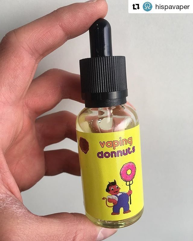 Hispacachimba's tweet photo. Si te gustan los sabores dulces, prueba el rico sabor de VAPING DONUT de #vapfip !! 🍩🍩🍩 Simple pero exquisito por sólo 9,95€!! 🗣💨💨 #vapeo #… https://t.co/QsNfbHBOU1
