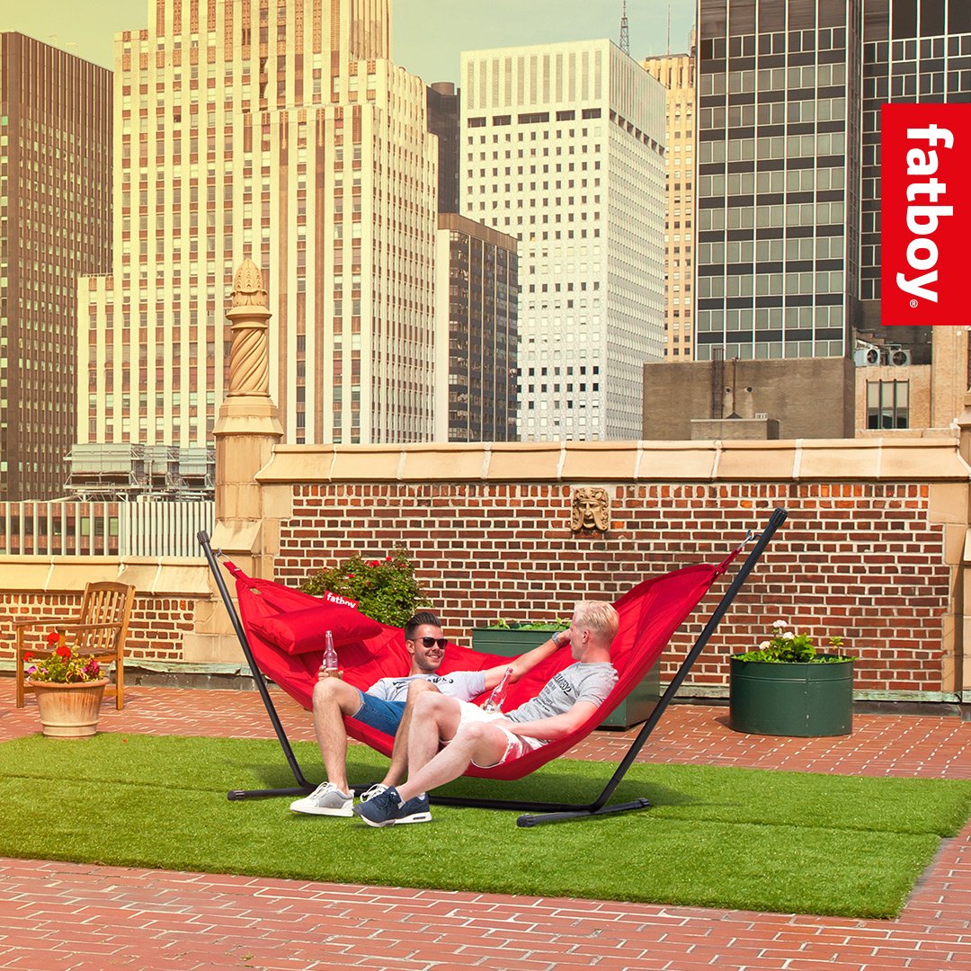 Discover how to create the ultimate summer with the #Fatboy Headdemock #hammock. Available now: bit.ly/2sns2rB   #summerinthecity