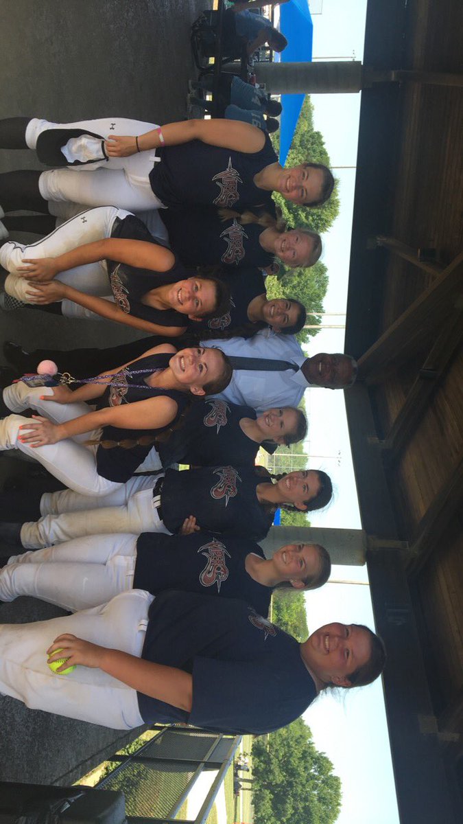VipersCompBall's tweet photo. Vipers got to meet a Legend, Frank White, this morning! Such a great opportunity for them! #RaisedRoyal https://t.co/Y7YLXLnb3s
