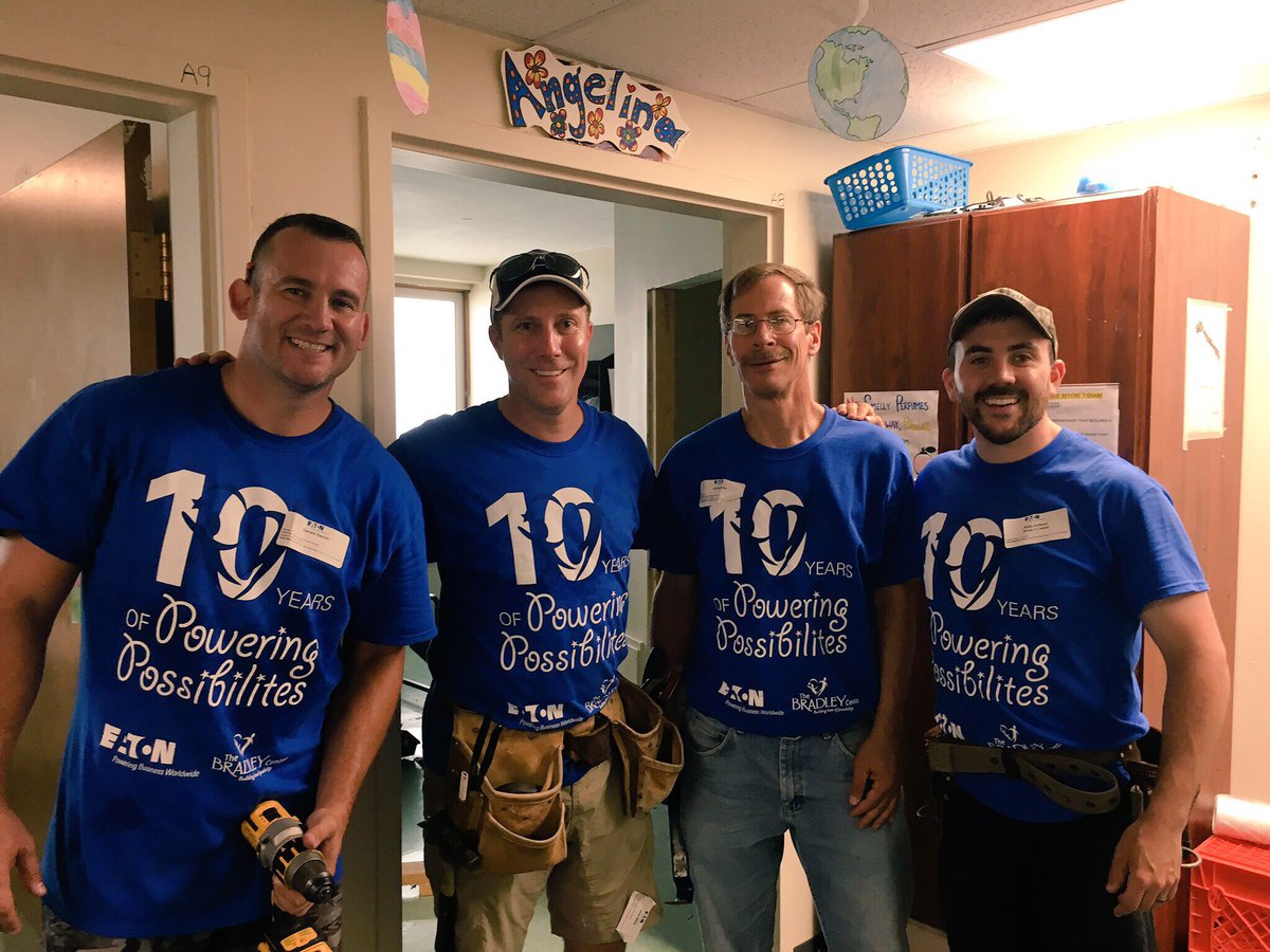 JWhite365's tweet photo. Eaton shows up BIG for United Way Day of Caring at Bradley Ctr in Pittsburgh!! Eng Services team on carpentry! #etnservices @ETN_Electrical https://t.co/nwZBYhugu1