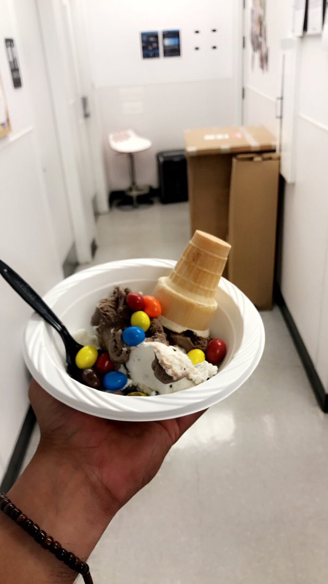 sheikhZali's tweet photo. Employee appreciation day!!!! #ATTNYCET #ONENYNJ #keepitcoolNER #DabWithRagab @TeamSaundersBK @Hipbelike1103 https://t.co/b8eYD3fvW5
