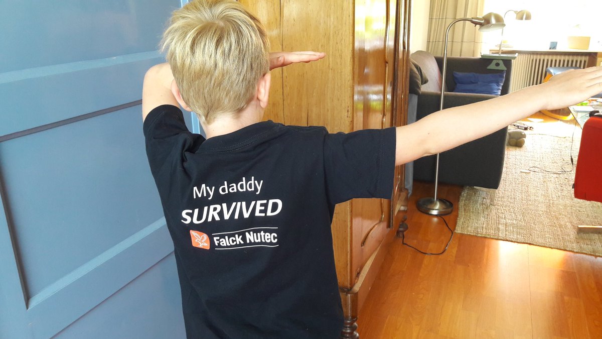 astrid_at_home's tweet photo. En ik overleefde dit schooljaar. #dab
Een goede zomer gewenst!  #falcknutec https://t.co/aO3bZQ5YlE