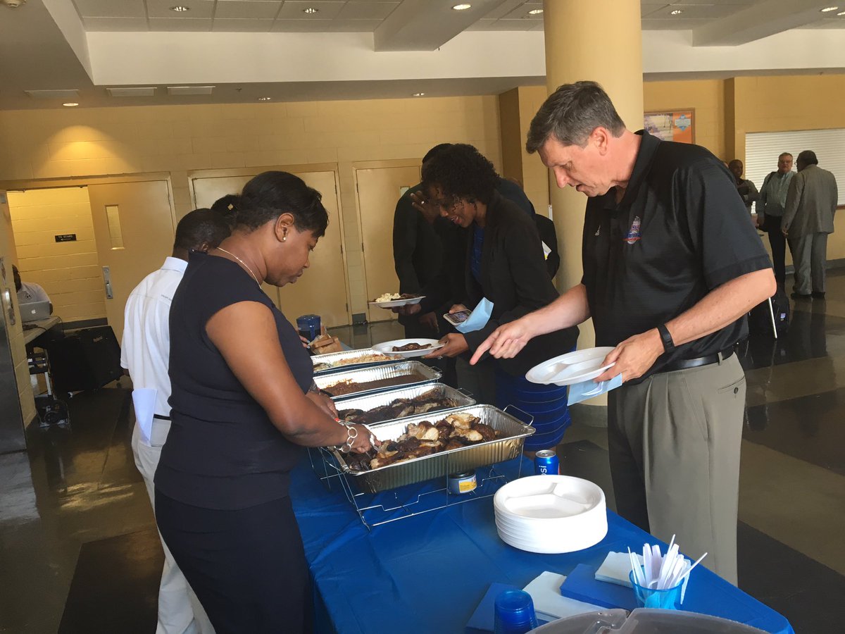 HBCUAC's tweet photo. Lunch is served. #GCACSummer17 https://t.co/6fR3q8NGtE