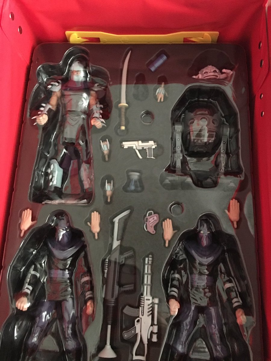 RUM151MAN's tweet photo. @NECA_CS got my sdcc tmnt set on Wednesday and the set was completely missing a hand for shredder. https://t.co/7OejSq0MQp