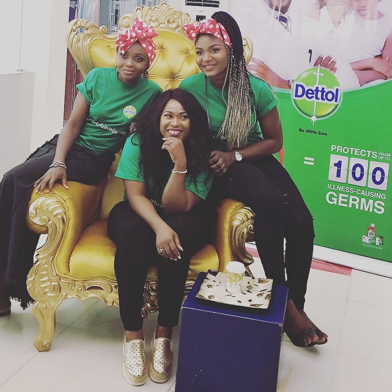uchejombo's tweet photo. #powerfulnaijamum https://t.co/RNY7cng2Ro