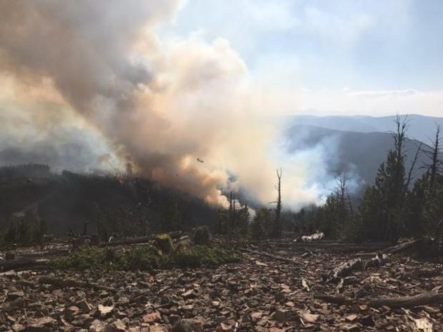 NWS_IMET_OPS's tweet photo. . @NWSBismarck IMET trainee enroute to #SliderockFire near Missoula, MT #MTwx @LoloNF https://t.co/s6nMWQugAF https://t.co/6yPGrN3f7R