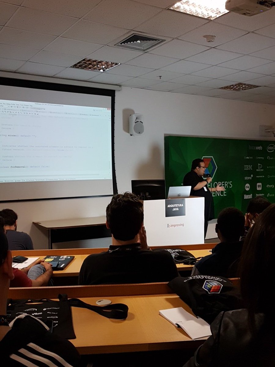 emmanuelnerii's tweet image. Java 9 para arquitetos com @mr__m no #TheDevConf #ArquiteturaJava