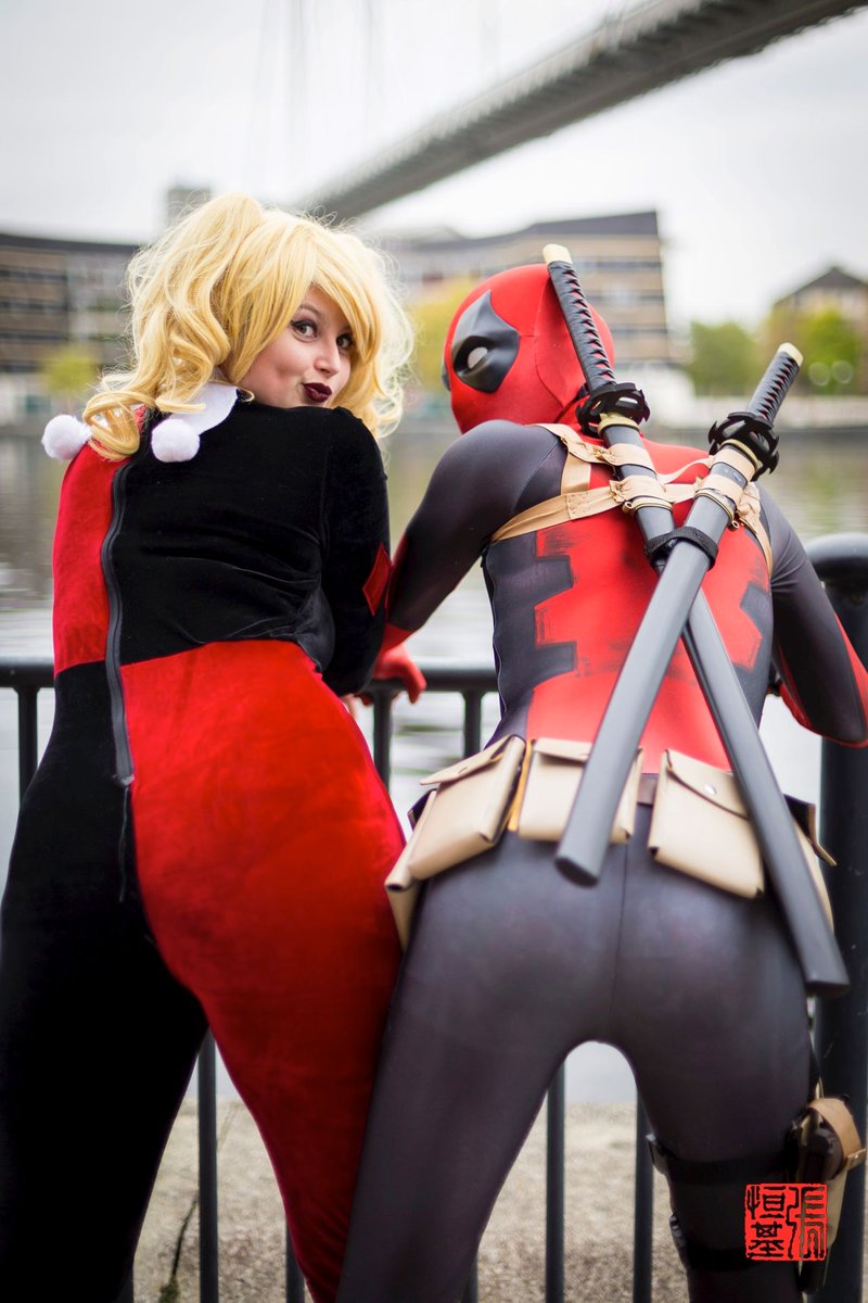 FoodAndCosplay's tweet photo. Showing off their greatest ass-ets 

Cosplay by @CosplayCouple1 
Taken at @MCMComicCon LDN 2016

#Deadpool #HarleyQuinn #Marvel #DCComics https://t.co/WVfwezzObU