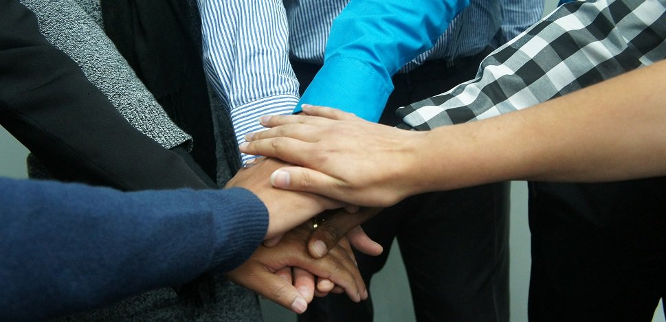 ManpowerGroupFR's tweet photo. L’efficacité des leaders se mesure à l'engagement de leurs collaborateurs. Nos conseils pour mieux les impliquer ➡️  https://t.co/Acs57ZTv1S https://t.co/Xz8YnQ7FaX