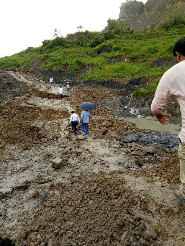 Jasmine_Hazel1's tweet photo. Good News for Nagaland

Nagaland Landslide update (pics)
NH 29 (AH 1) Re-opens after prolonged landslide. #Nagaland #Kiruphema #Peducha https://t.co/HlM5NBNNgb