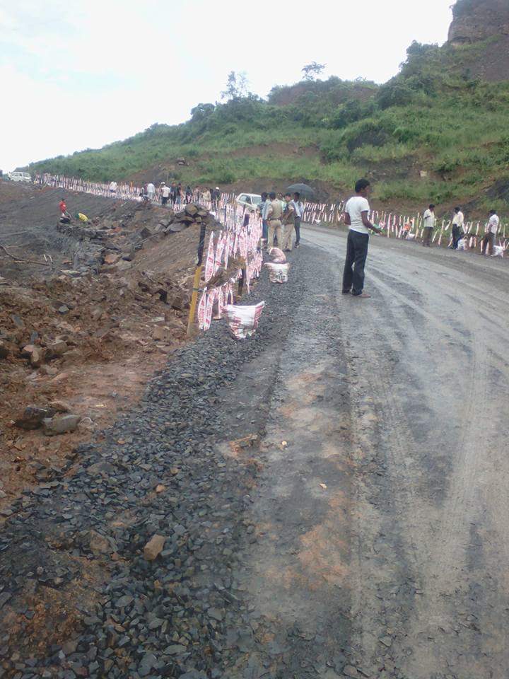 Jasmine_Hazel1's tweet photo. Good News for Nagaland

Nagaland Landslide update (pics)
NH 29 (AH 1) Re-opens after prolonged landslide. #Nagaland #Kiruphema #Peducha https://t.co/HlM5NBNNgb