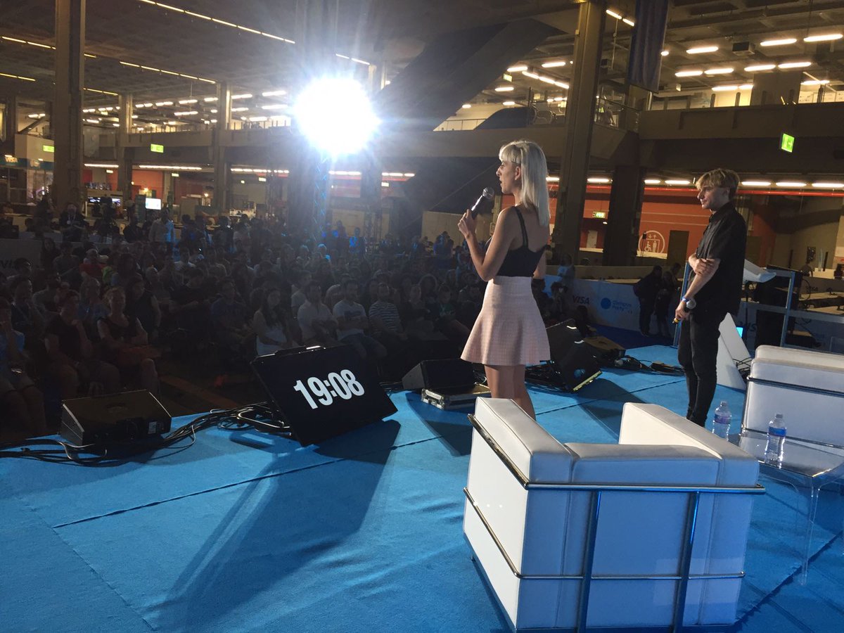 campuspartyIT's tweet photo. Posso sentire i colori della pelle della gente. E non siamo né bianchi, né neri: siamo tutti arancioni.
@NeilHarbisson a #CPIT1 https://t.co/6Hj1dk1Wd6
