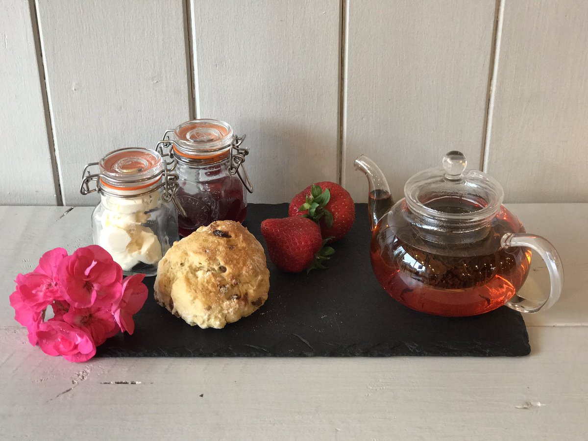fcoffeeuk's tweet photo. Award Winning Strawberries &amp; Cream Tea,  Home Made Scone, Clotted Cream &amp; Strawberry &amp; Champagne Jam #derbyshireIS #atsocialmedia #Foodies https://t.co/3a3zksiC6B