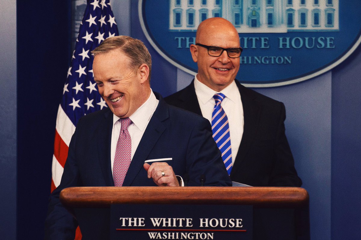 mgcandelori's tweet photo. Farewell @seanspicer... (photo credit Michael Candelori / @ccwirephoto) https://t.co/xeju27YMyn