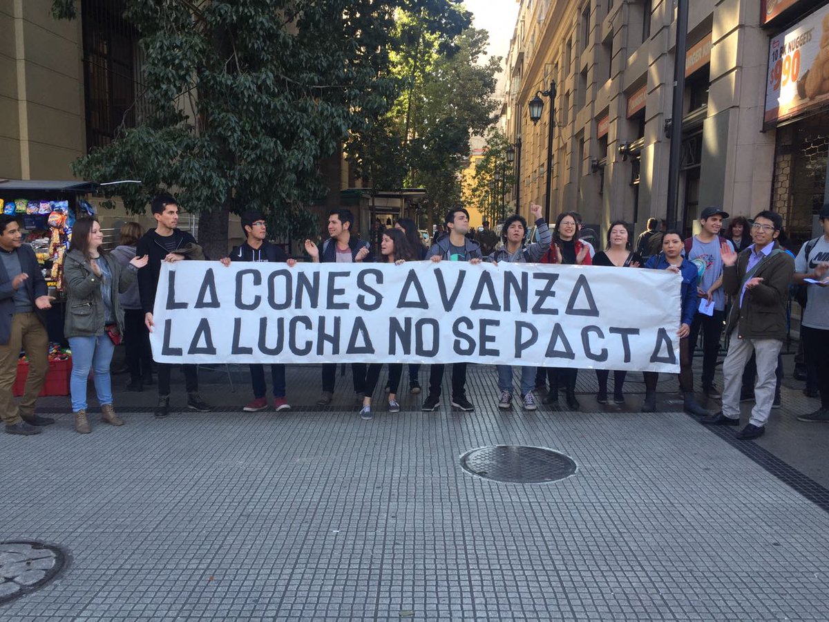 floresofran's tweet photo. @ConesChile Le dicimos fuerte y claro a la ministra Delpiano #LaDesmunicipalizacionVa LOS AVANCES NO SE PACTAN CON LA DERECHA!! https://t.co/gLTr1Y69Nb