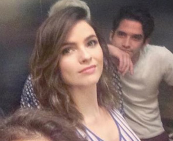 enchantedseb's tweet photo. WHY DOES SHELLEY LOOK LIKE CRYSTAL IN THIS PHOTO. OR IS IT JUST ME? https://t.co/oeZomrVwv0