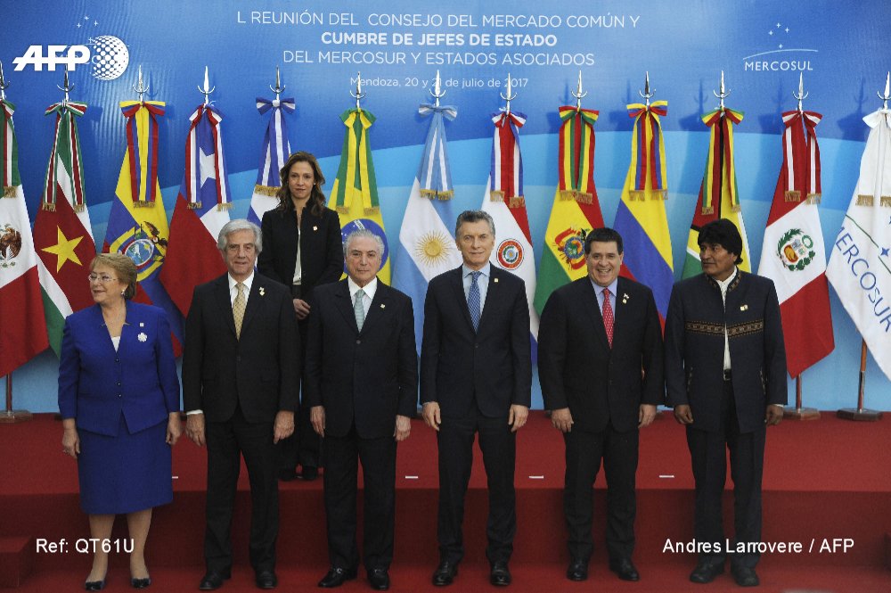 AFPespanol's tweet photo. #ULTIMAHORA El Mercosur llama a Venezuela a restablecer el orden institucional (declaración) #AFP https://t.co/sXdkavJhxF