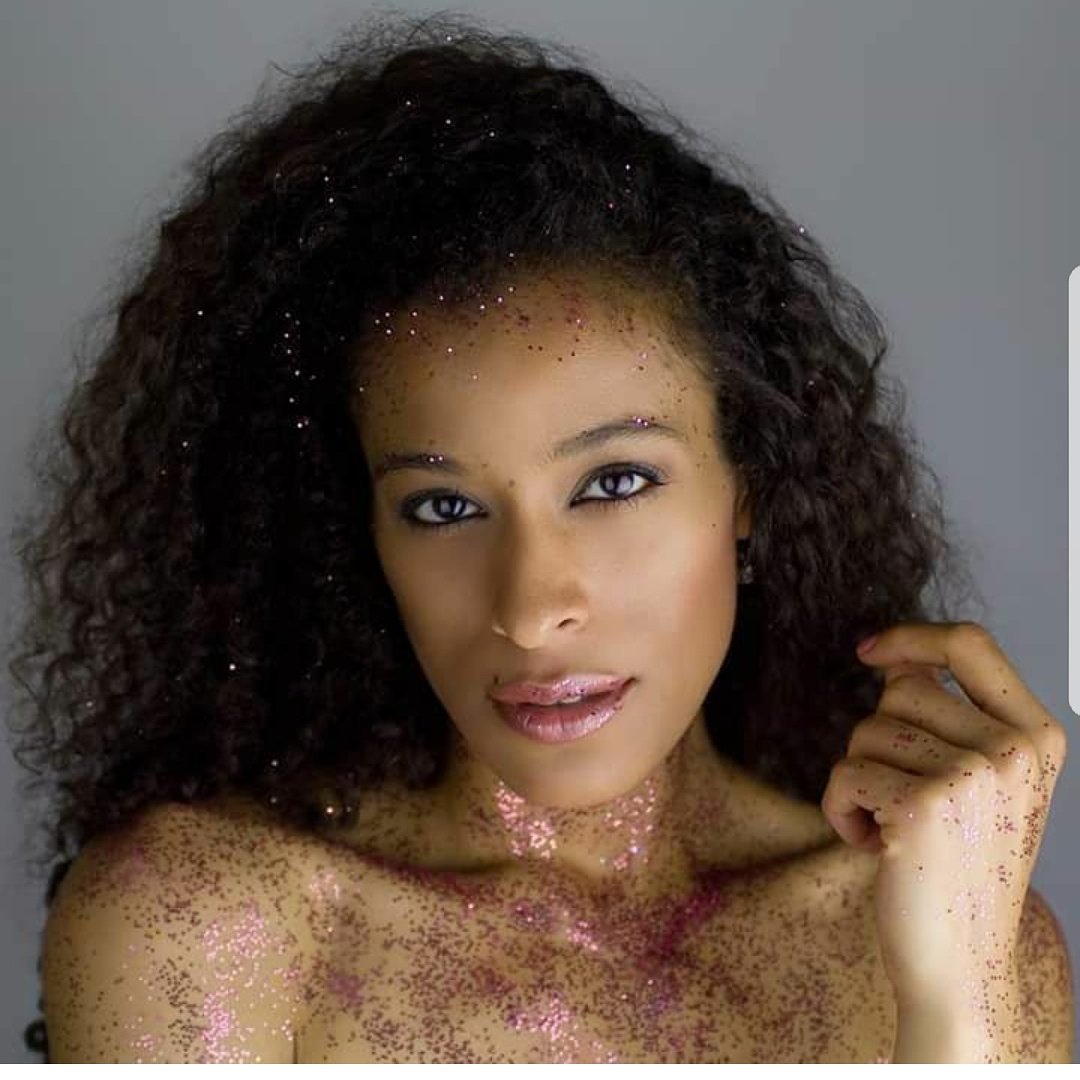 lunaradevers's tweet photo. That was a ton of glitter #model #glitter https://t.co/4dew87VAKv